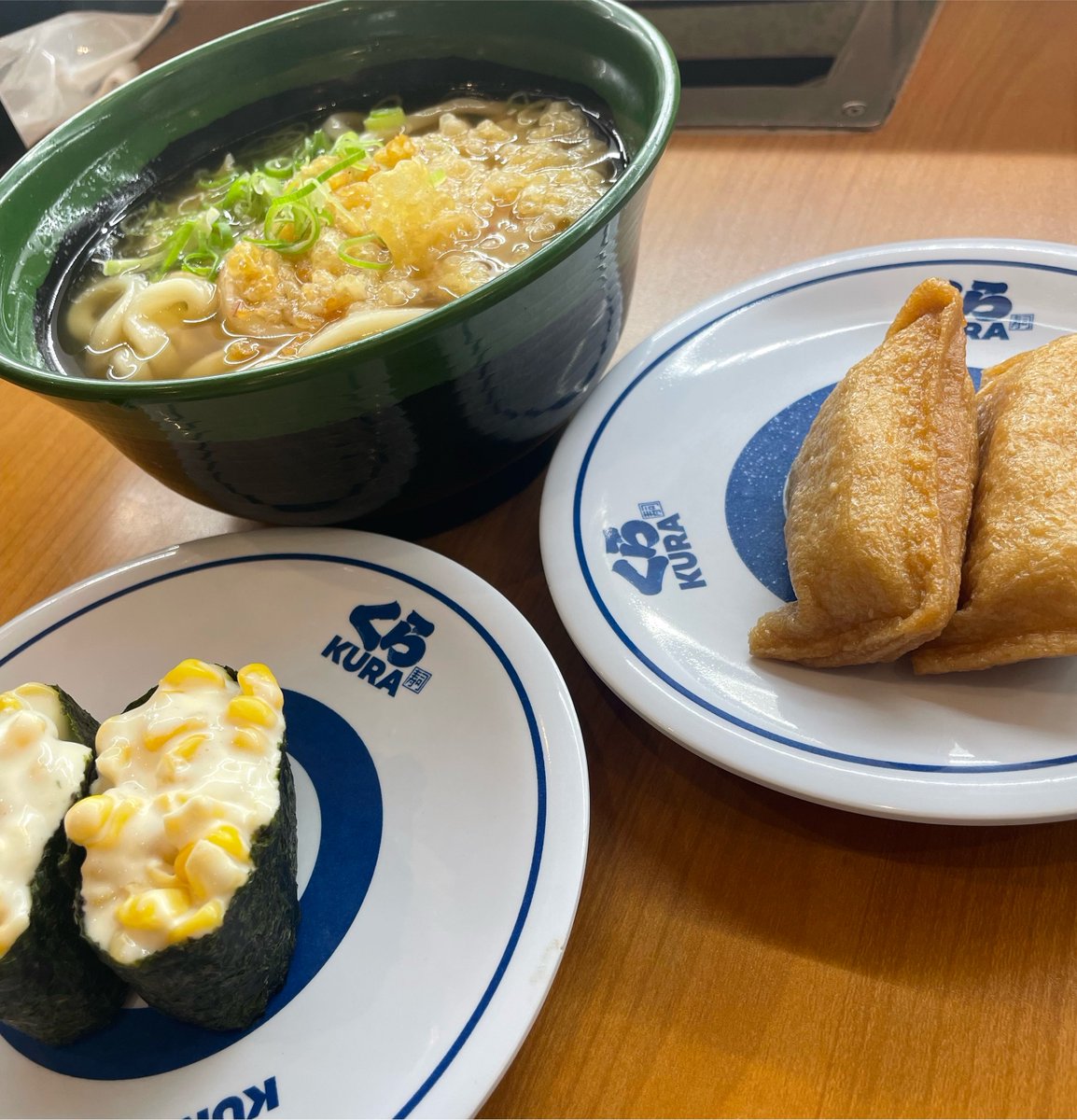 puri2_tmt's tweet photo. 念願のくら寿司🍣
うどん何気に初めて食べたけど
美味しかった😋 https://t.co/cgw4O0ncvB