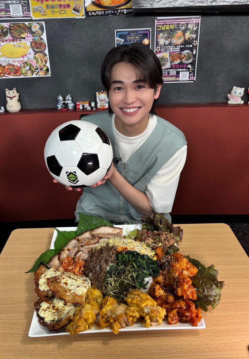 BLUELOCK_MOVIE's tweet photo. •• オンエア情報 ••

📅明日 19時〜
📺日本テレビ『有吉ゼミ』

成早朝日役 #西垣匠 さんが出演します！

デカ盛りチャレンジに参戦！🥄
ぜひご覧ください！👀

※放送日は予定のため予告なく変更される場合があります。
※一部地域を除く

映画『#ブルーロック』
大ヒット上映中
#エゴい
@ariyoshiseminar