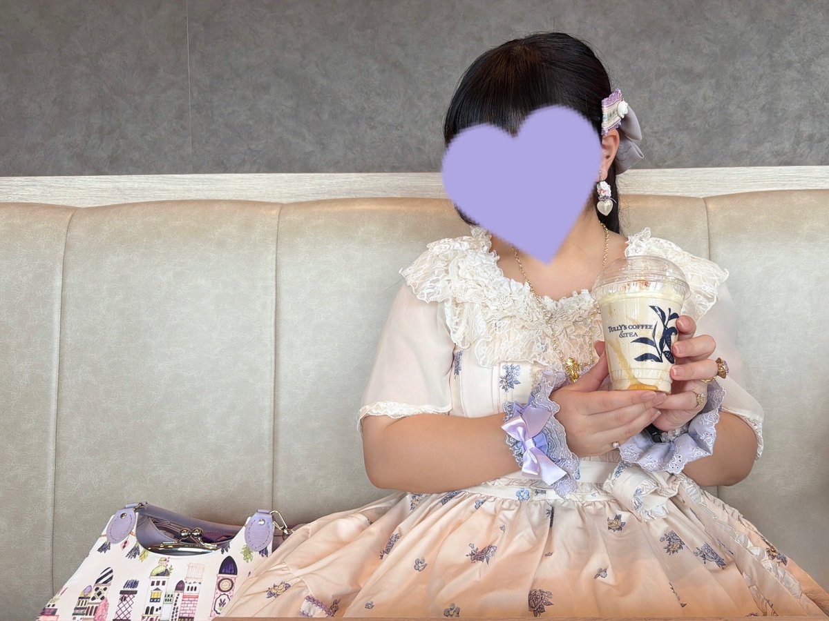 y_20220520's tweet photo. 新しくできてたタリーズにもいったよ( ∩ˇωˇ∩)

OP @epetice 
hair clip &amp; necklace @majonorecipe 
barrette @aed_devi 
earrings @23jinomimizuku 
hand cuffs @DreamingDrop 
ring (purple) @ruby_Blossom_tw 
ring(butterfly) @gentou06 
ring(pinkie) @Sucre_Poison_ 
bag @terumin711 https://t.co/bhbg2GNayV