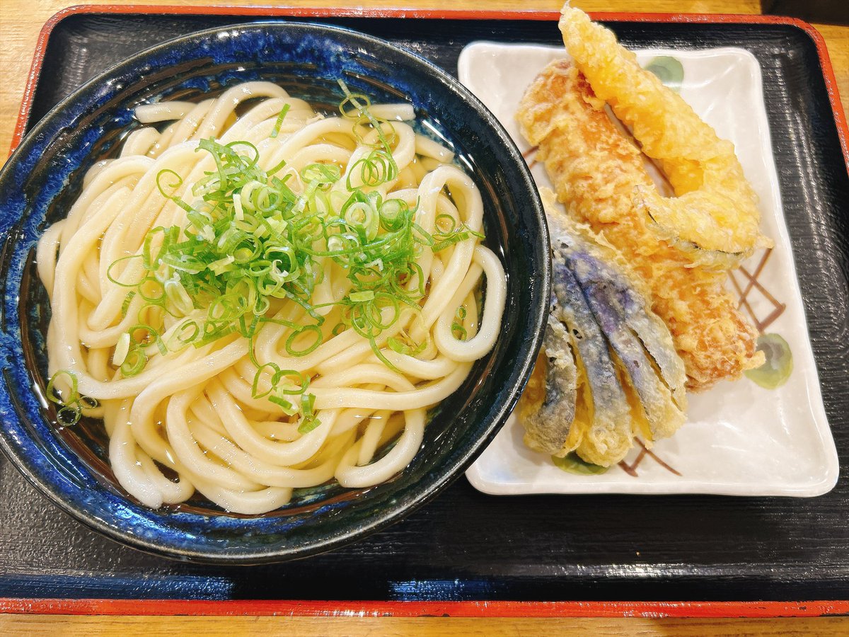 morugana's tweet photo. 久しぶりに食ううどんは最高に美味い。夏はやっぱり山かけか冷かけよね。 https://t.co/wumGnm3UE2