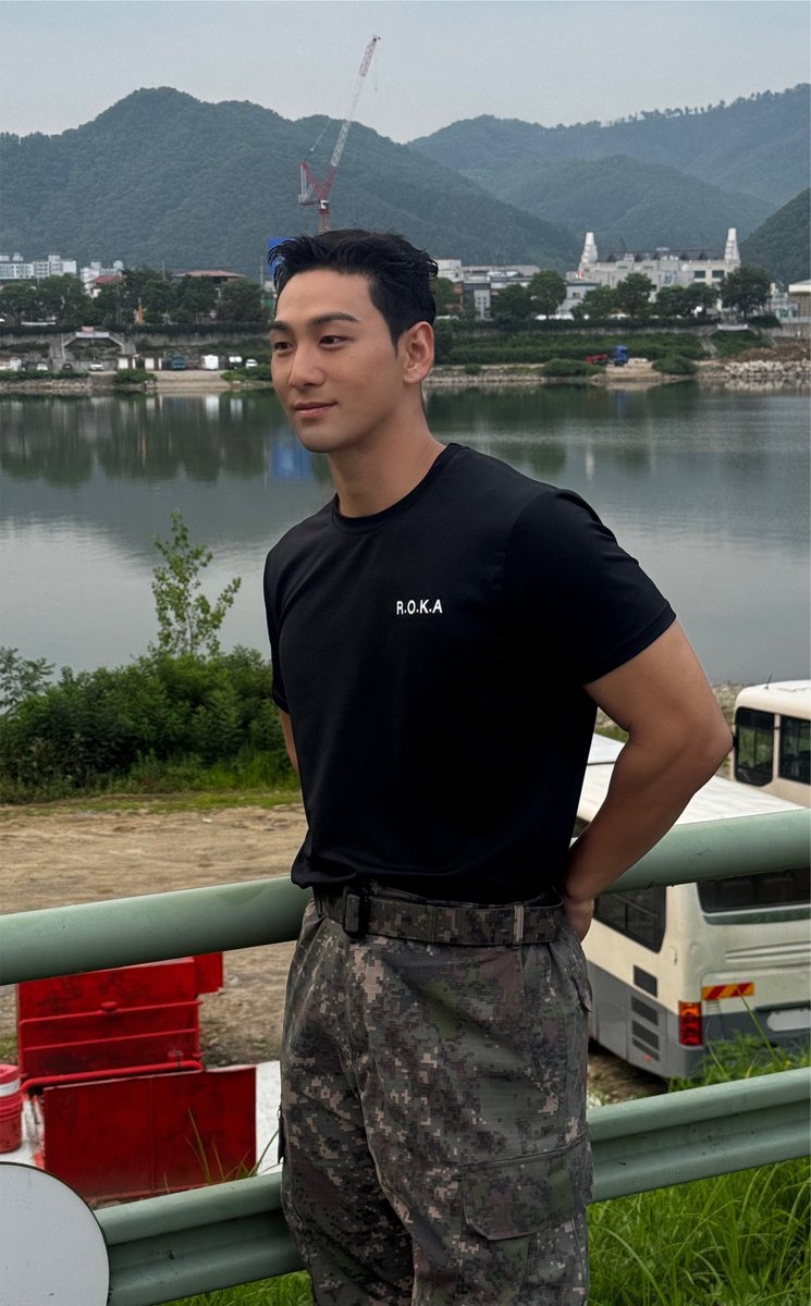 BaekhoToday's tweet photo. 260808 #BAEKHO was mentioned by lkon’s Donghyuk in his fan chat! 💖

He shared that after meeting and having a great time at the audition for the Army Special Performance Team, and since they’ll be performing at the Ground Army Festival, Seventeen’s Hoshi made a group chat for them. The chat includes Baekho, Seventeen’s Hoshi and Woozi, Monsta X’s I.M., and Kang Daniel. He also said that they even came up with a cute name for the group chat! 🫶

#백호 #강동호 #KANGDONGHO