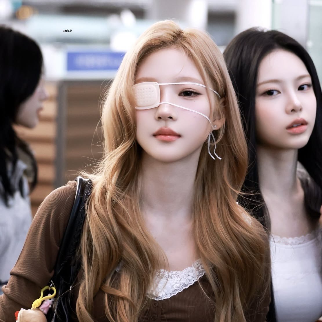 dearswo's tweet photo. she was mogging extra hard with this look https://t.co/9JB3MQhhY3