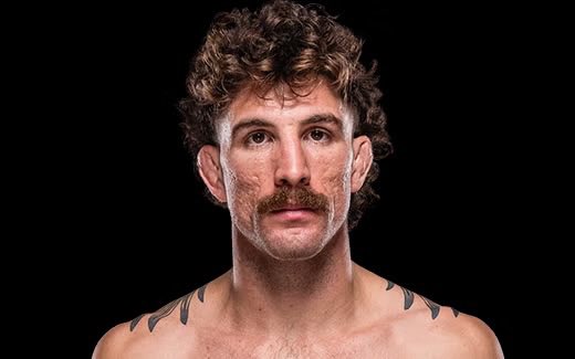 Elonov_MMA's tweet photo. Why does Salkilld sub the white dudes, but brutally KO’s the minorities? Never beating the racism allegations 😭 https://t.co/mpU3Ezkwx1
