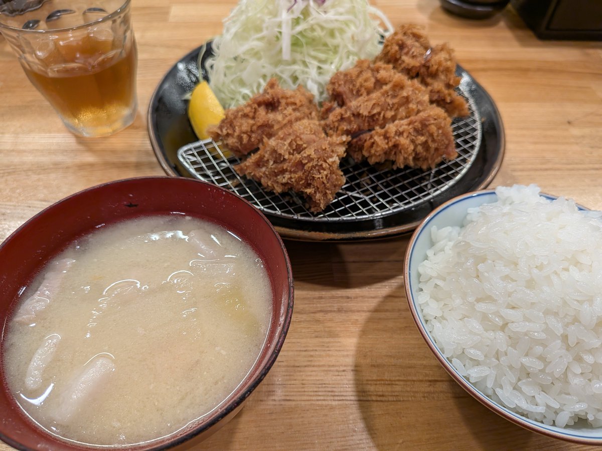 01batachi's tweet photo. 京急蒲田駅「とんかつ 檍」でひれかつ定食ランチ！ https://t.co/Wb4JSfKRGS
