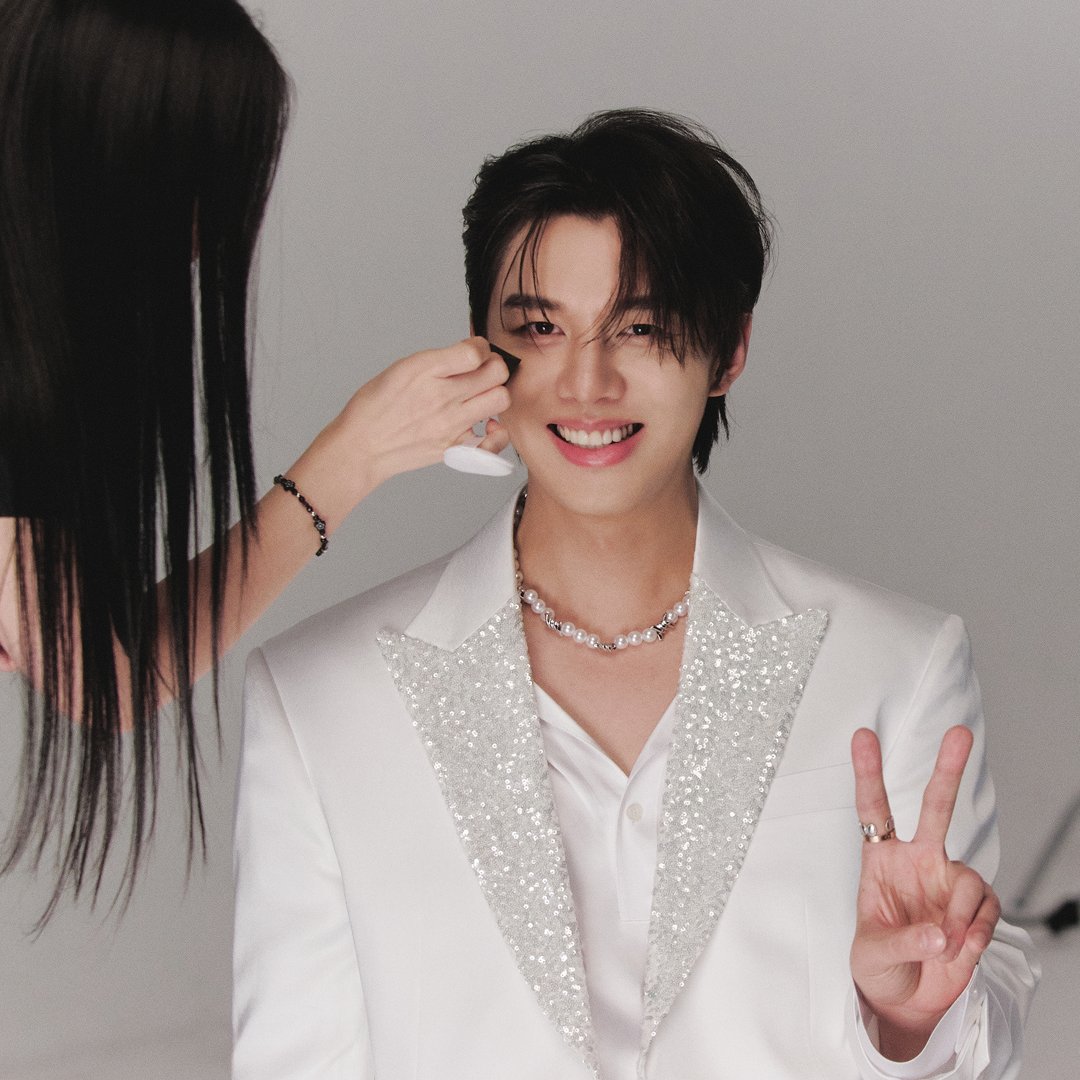 Hwaonent's tweet photo. Behind the Scenes 1 - 인생샷 (life shot)

한태이 [life shot - the mini Album]
*2026.08.13 PM (KST)

Yes24: https://t.co/JJ8Yr7sRGW
교보문고: https://t.co/eTrv3iow9h
알라딘: https://t.co/w5eFu6whya
Ktown4u: https://t.co/DAlkRwG8nR
Ktown4u (Global): https://t.co/UwlEaXsuc1 https://t.co/3SLfVJ8uTN