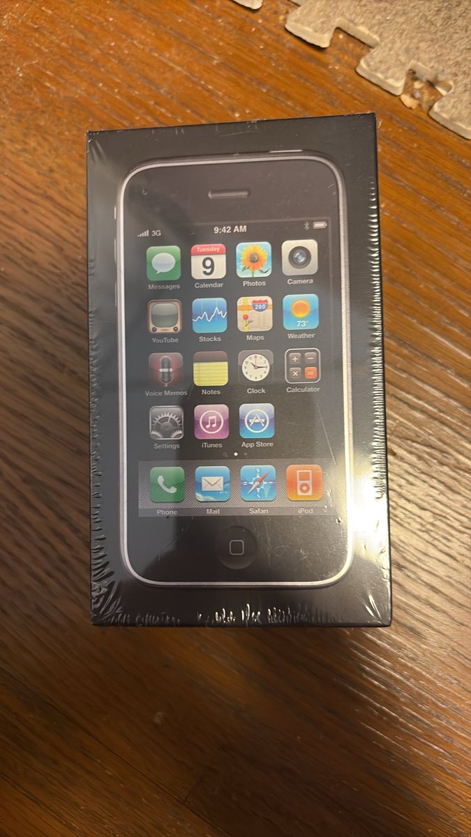 ui51's tweet photo. 引越しの為に家を整理してたら出てきた
iPhone 3Gの完全未開封品
かなり前に楽天だかで買った多分未使用のデモ機で-が出るのだと思うんだよね
ヤフオクで売れてない190万があったけど初代じゃあるまいし流石にそこまではねぇ
日本初のモデルではあるけど´д` ;
#Apple #iPhone3G https://t.co/WV32XyCH2E