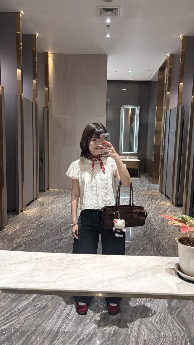 viewwrs's tweet photo. ❤️พึ้งใส่เมื่อวานเลย เสื้อจากร้าน Longsaidoo ผ้าบางใส่สบายมีซับในด้วย แมชง่ายใส่ได้เอวี่เดย์ลุคเลย ตัวละไม่ถึง3ร้อย ที่ชอบมากคือไม่ต้องรีด😂 https://t.co/fmsNZJ1YcP