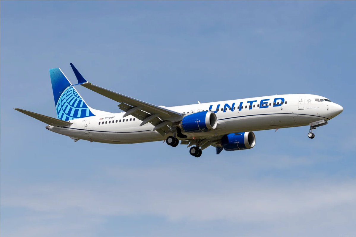 CindyPole09's tweet photo. The second Boeing 737 MAX 10 prototype, N27752, has returned from Clinton, along with United Airlines' pre-delivery customer acceptance flight for the MAX 9 📷 https://t.co/XdJPXG2Y6J