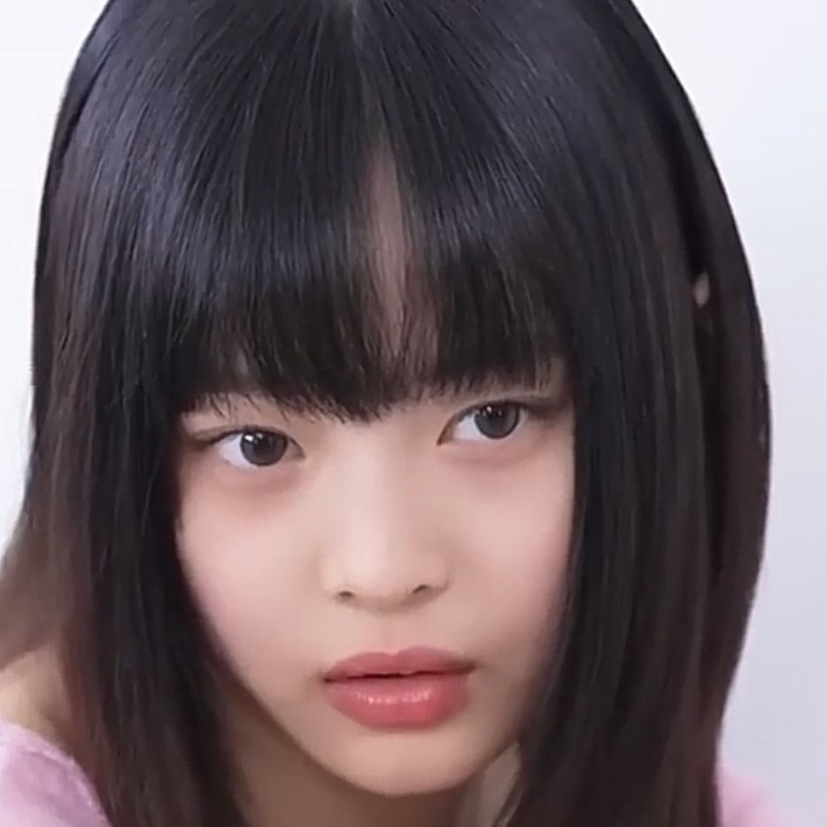 DailyHanni15's tweet photo. I’m so deep in love with #Hanni 😭😍💖

#NewJeans https://t.co/BjDtcMUNip