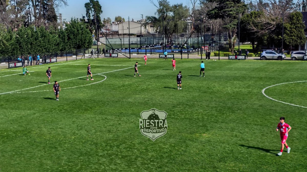RiestraDxtivo32's tweet photo. 🏆 JUVENILES LPF 9NA DIVISIÓN
⚔️Dura caída en el último turno de #Riestra, que cayó por 7 a 3 ante #Belgrano, los goles del #Malevo fueron de Caironi X2 y Almazan.
📸 @Franc1sco_Marti
#RiestraDeportivo #JuvenilesLPF #LPF https://t.co/YIEoOkgOjJ