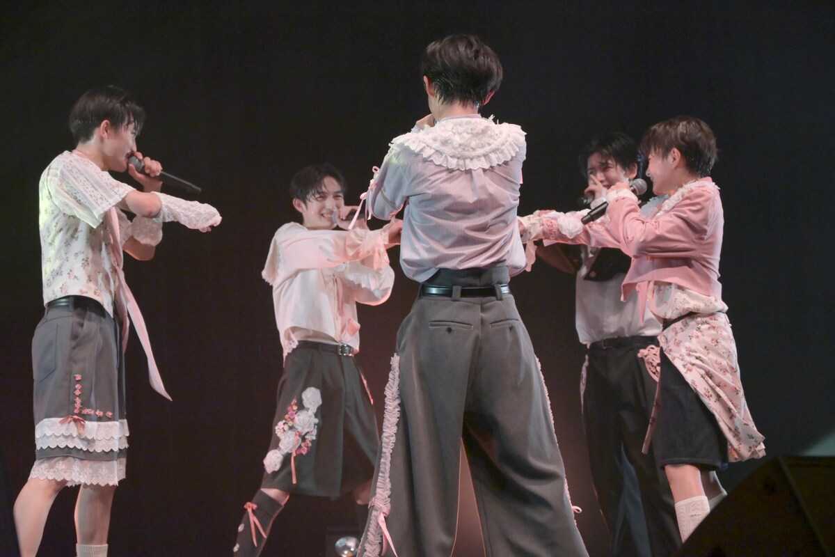 natalie_mu's tweet photo. Not Foundが“夏の大冒険”の先に見つめた未来

💬「もっと大きくなっていくつもりです。僕たちなら絶対大丈夫」
大盛況のワンマンで新曲披露も！

⏬ライブレポート・写真38枚
https://t.co/r8IUY3KbLk

#4NF4 #NotFound #EBiDANNEXT https://t.co/vaOSXyxrLW