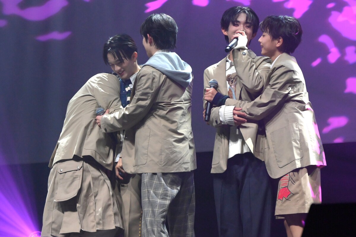 natalie_mu's tweet photo. Not Foundが“夏の大冒険”の先に見つめた未来

💬「もっと大きくなっていくつもりです。僕たちなら絶対大丈夫」
大盛況のワンマンで新曲披露も！

⏬ライブレポート・写真38枚
https://t.co/r8IUY3KbLk

#4NF4 #NotFound #EBiDANNEXT https://t.co/vaOSXyxrLW