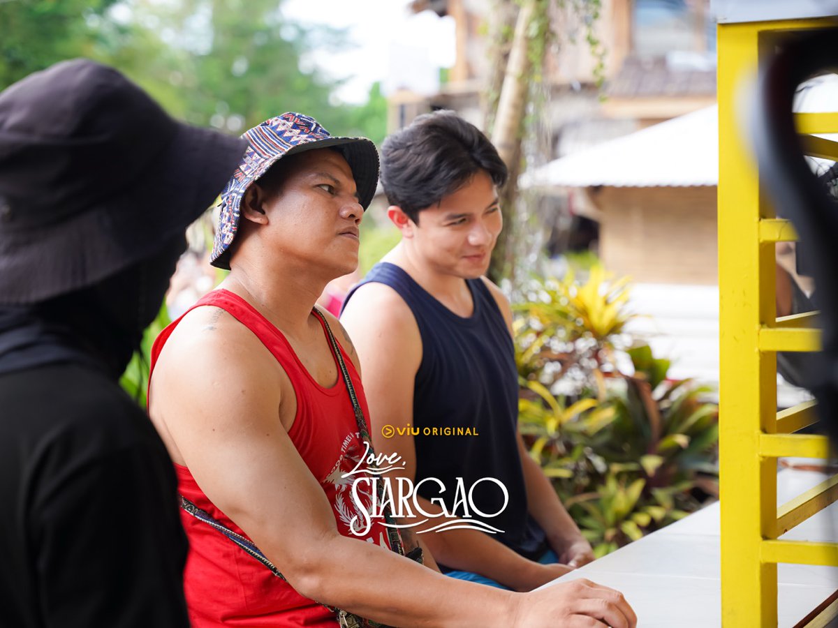 Viu_PH's tweet photo. Some of the best moments happen when no one's saying "Action!" 🤭📸 Take a peek at these behind-the-scenes stills from Episodes 13–14 and see the memories made beyond the scenes you watched. 💛🌴 

#LSJaoMeetsCaitlyn #LSBackToReality #LoveSiargao #ViuOriginal https://t.co/O9kuR6sM23