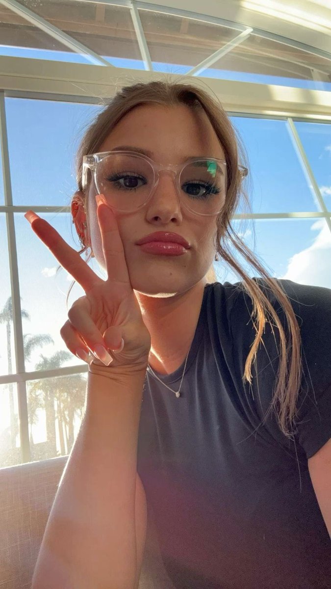 bopworldorder's tweet photo. Brooke is so pretty https://t.co/NibNWO3lqL