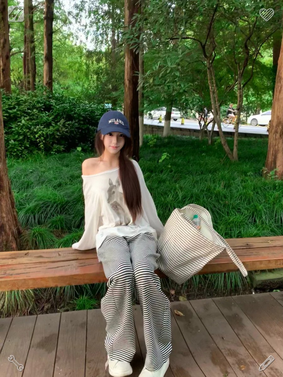 Fardduu's tweet photo. Tending to vegetables offers a serene escape, serving as the ideal remedy to unwind following a hectic schedule. Observing the plants thrive eases mental exhaustion and rejuvenates your inner energy. 🥒 Tomatoes, cucumbers, and peppers make a perfect trio. https://t.co/0677dnNYfW