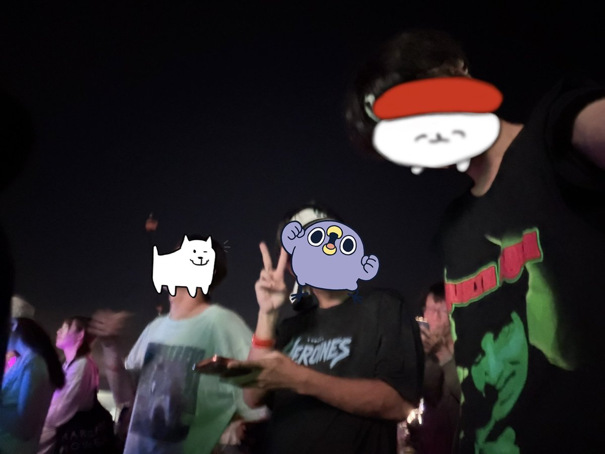 kookun0831's tweet photo. 8/8
サマジャン - RAViDAVi
知らないグループばかりでコールもさっぱり？？？でしたが、見よう見まねでライブを楽しみました。
さすがにらびはSCALEでヘドバンするくらいにはアドレナリンが出ました。
仲良し三人衆の中でしかっり者（？）のボクは、こいつらを絶対ロックフェスに連れていくことを決意 https://t.co/bZt6oZHMkN