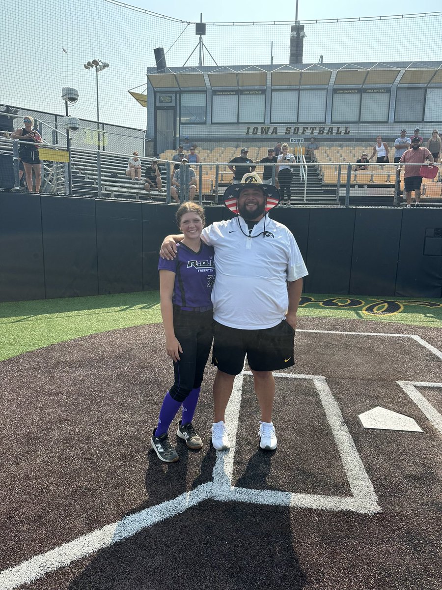 Tagen22's tweet photo. Had an amazing camp at lowa today!! I got to meet a lot of great people and got a lot of good feedback from the coaches!! I can't wait to learn more about  lowa softball!! @Hey_Coach_Bobby @StacyMayJohnson @allymiklesh @roimidwest https://t.co/qvsgiFehUR