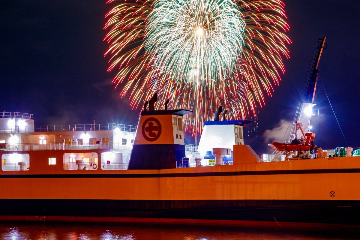 seikan_ferry's tweet photo. 【青森港花火カーニバル🎆】

色、彩り、迫力が！夏の祭りの〆✨📷 

■画像ご提供「フェリー写真愛好家・百澤秀太さん」
@SEIKAN_LINE_II

#青森駅  
#青森びいき 
#アオノハコ 
#モアナと伝説の海 
#大航海時代 
#青函ロマンティック海道 
#海時間 
#東京カメラ部 
#青森花火大会 https://t.co/lHS6yPxCtm