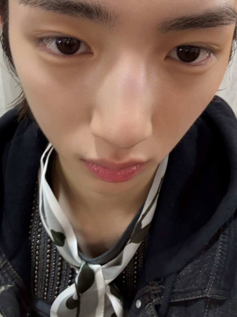 corr_ee's tweet photo. 뚱쭝쌍커풀 생긴 주훈이 귀여워 https://t.co/dPvpW75XjT