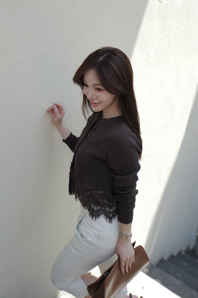 ayayuu32's tweet photo. リールチラ見せだけでも
質問殺到しているレースカーディガン♡
9月3日からの有楽町POPUPに置きます！

裾のレースが上から貼り付けではなく
接いで縫ってあったり、レースに合わせてニットもウェーブにしてある縫製が上質な高級感でこだわりの仕様。 https://t.co/oxKZqKbKoc