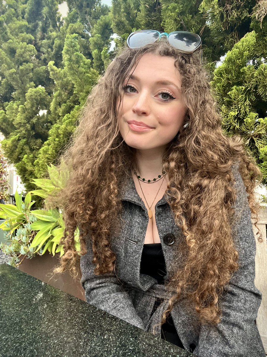 shiraeis's tweet photo. as the last girl in sf intentionally not working at @usecorgi, i’m thinking of dropping everything to start a competitor called standard poodle &amp; hiring a growth team of egirls whose curls look like mine after a day in the sf wind https://t.co/wJgpJCBpZI