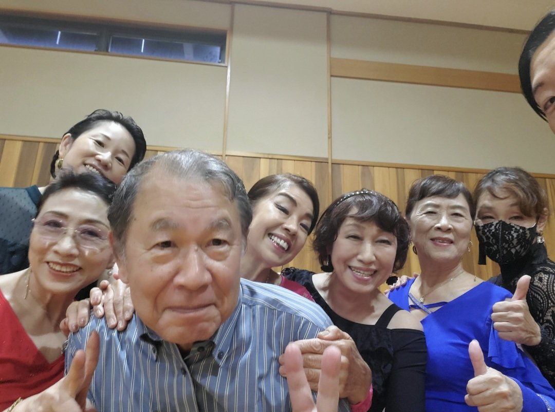 DesignStudioBHM's tweet photo. ひろしま盆ダンス

夏場の広島の行事🌱

楽しかったですよね?!

その楽しいダンスを
2人で踊るのは

もっと楽しくて
笑顔が増えるのです✨️

社交ダンス
初心者歓迎
メンバー募集中
年齢問いません✨️

駐車場あります

https://t.co/drpRKjiPA9

ダンスタジオBHM　
広島市安佐南区
📞082-559-5895 https://t.co/NNDe8QoIdJ