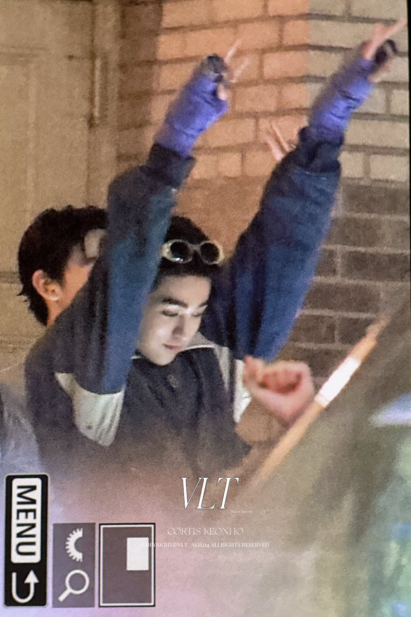 VLT_AKH214's tweet photo. 260808 퇴근 #KEONHO #건호 #ゴンホ
#CORTIS #코르티스 #안건호 #アン·ゴンホ https://t.co/BMRFtQxVgQ
