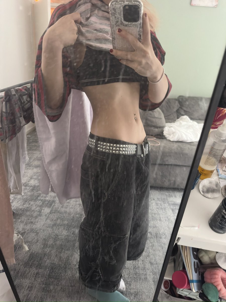 Ayden968981's tweet photo. Comment anything on my body. What could I change? Should I lose more weight. Just say smth. I need it fr 

#ana #ed #wl #bmi #opinion #chatt #anorexia #edtwt https://t.co/dQEtowM6Fi