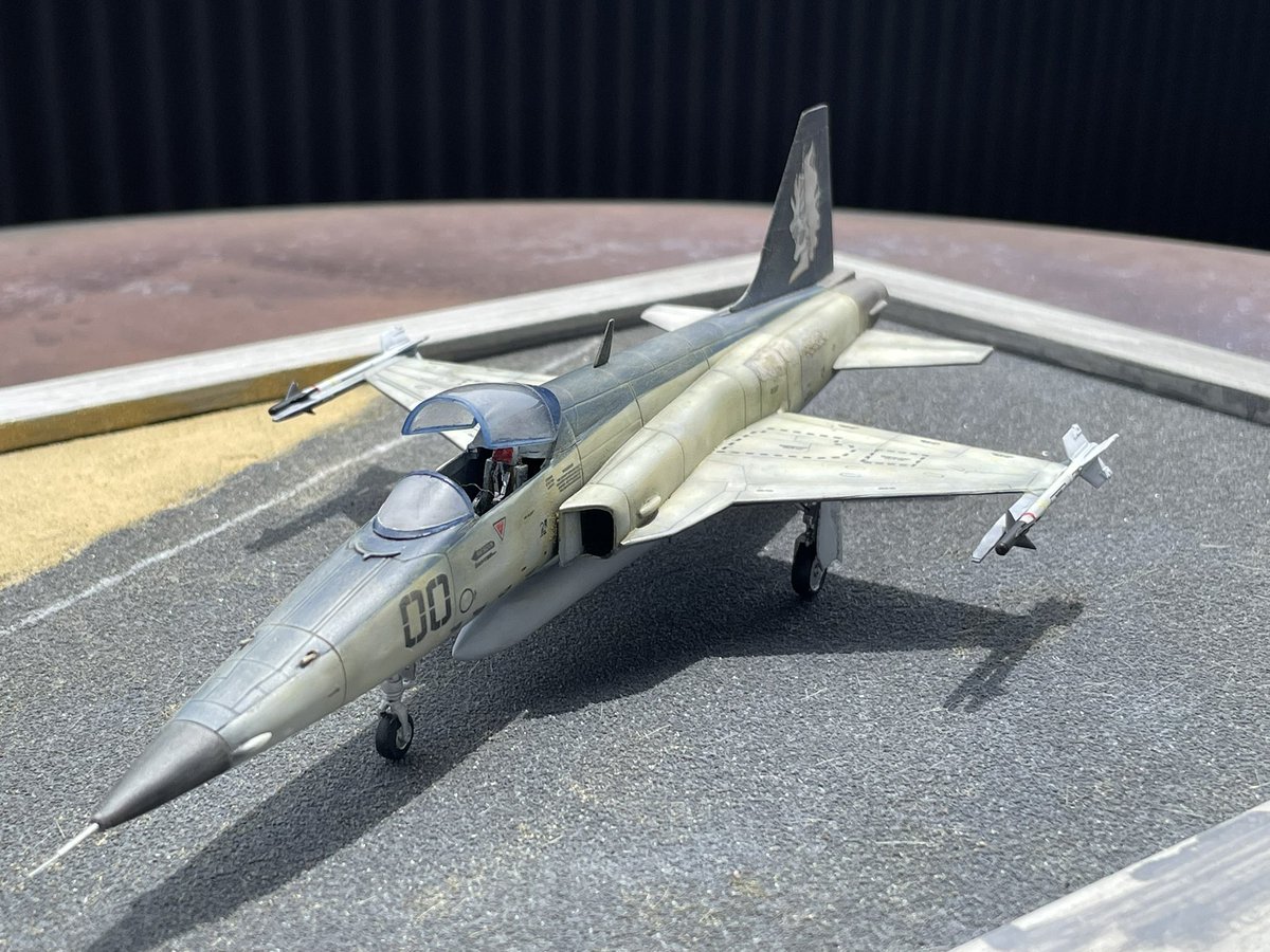 Maepla1512058's tweet photo. 童友社1/72 F-5E タイガーⅡ エリア88シン・カザマ仕様で完成です。メチャ癖のあるキットで苦労しました。色々失敗してるけど、形に出来ただけで満足です。
#プラモデル
#童友社
#F5E
#スケモ
#飛行機 https://t.co/VXCiVOmt4y