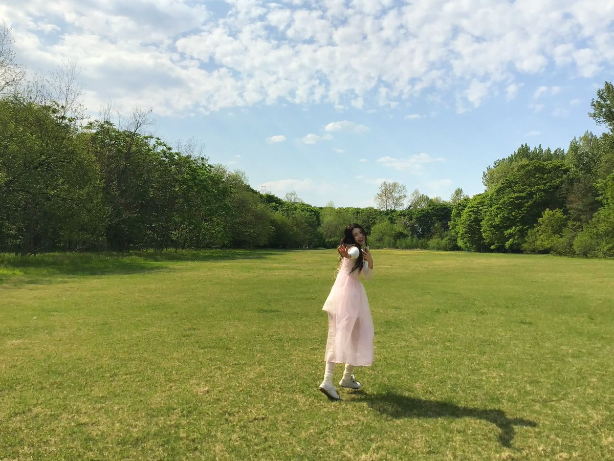 nohiuna's tweet photo. summer, briefly held in a photograph ✳️🍏 https://t.co/TsEvIjik6B