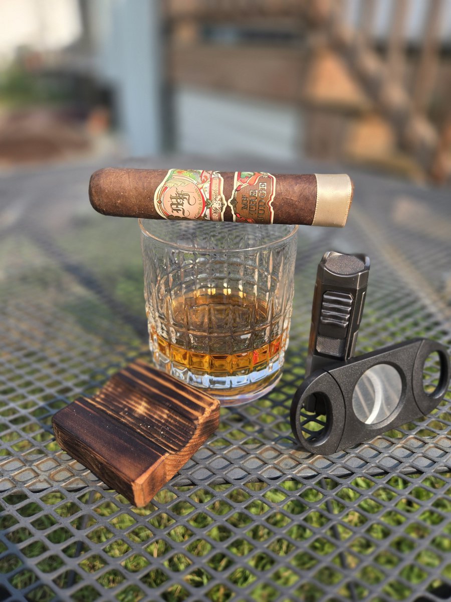 cigar_dad86's tweet photo. Tonight's grilling combo is a My Father The Judge and a Micthers small batch bourbon. #cigar #cigarlife
##myfathercigars https://t.co/J1AEioxu9R