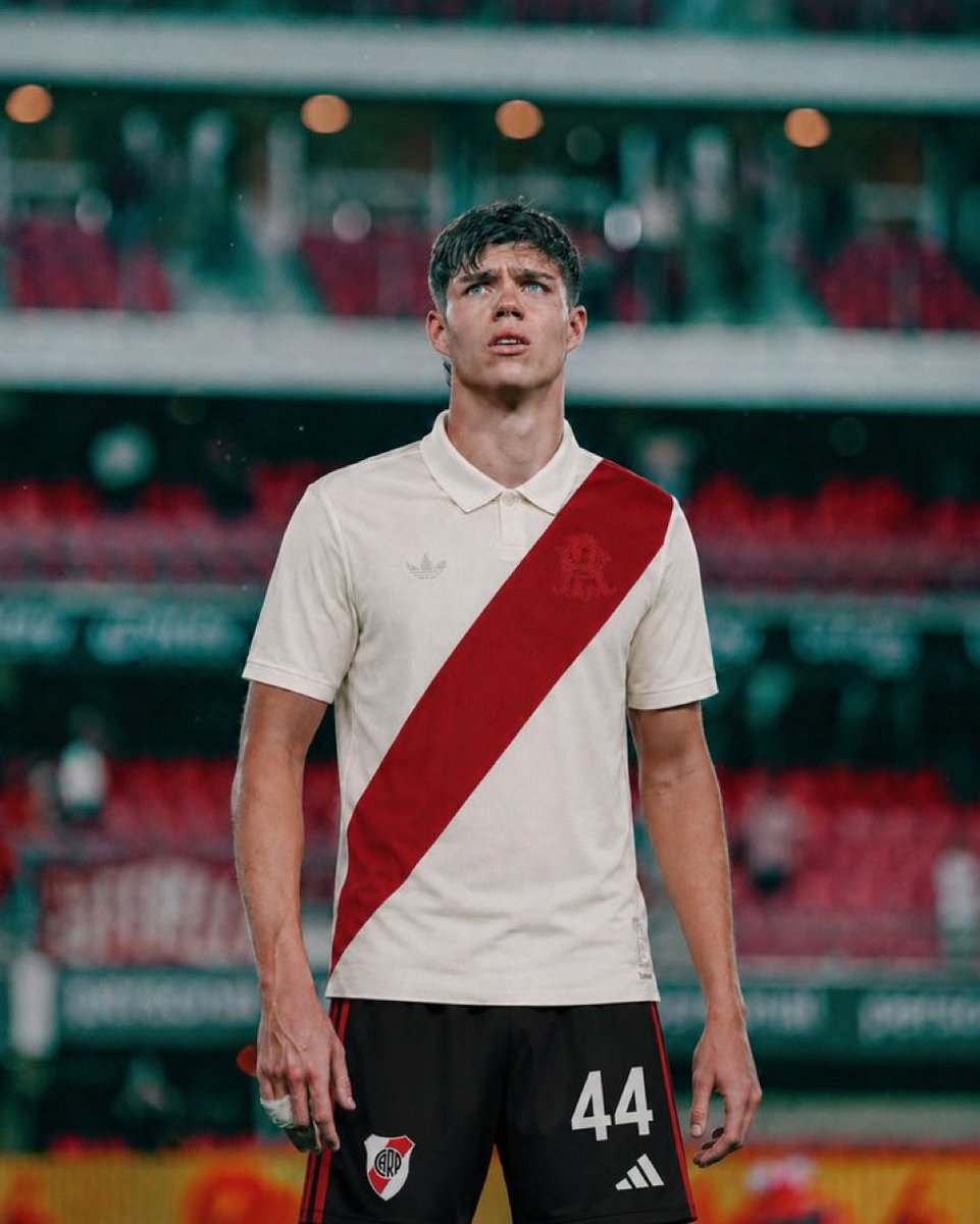 CarpetaMillo_'s tweet photo. A cortar con el temita de Quarta u Otamendi de 6. 

Traigan a Tomás Palacios y déjense de romper los huevos https://t.co/FcwS2zYJvY