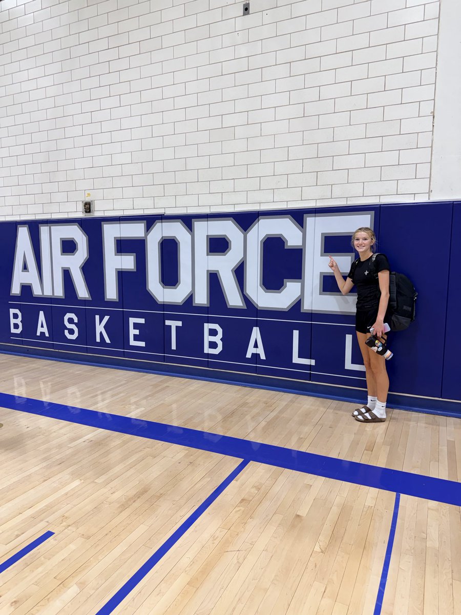 KT_Taylor28's tweet photo. Today was a great day spent at the USAFA. It was special to get to meet the current players and learn more about what service to Nation and commitment to the Academy means.  Thank you, @coachDBrooks_  and Coach McIntyre (@AF_WBB ) for the invite! I enjoyed it!! https://t.co/HDJNkNpjgQ
