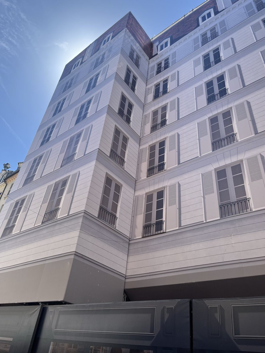 PresidentPraxis's tweet photo. Les gens critique trop Pokémon legends Z-A alors que c’est une copie plutôt fidèle du vrai Paris https://t.co/WLMOWbZPgs