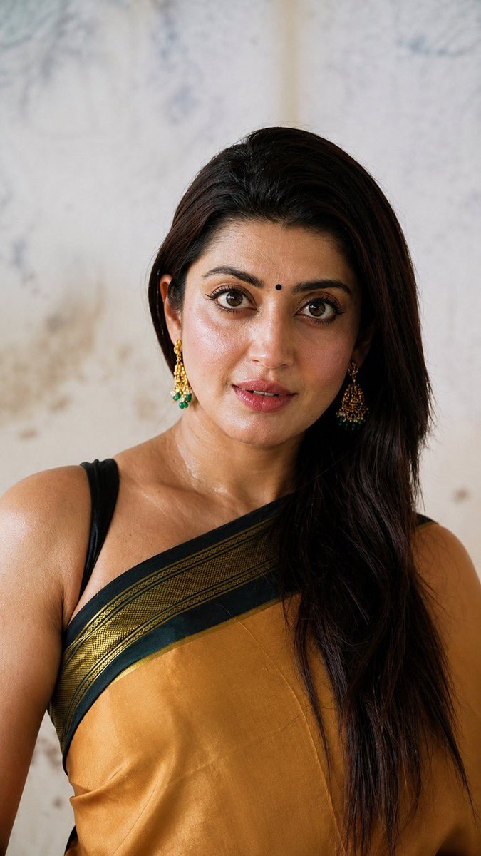 shawtykajal's tweet photo. #PranithaSubhas 🧡 https://t.co/gbbF5ltUwt