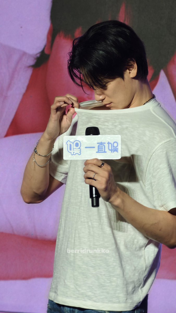 dailyljy's tweet photo. juyeon 'youth, by juyeon' fanmeeting in shanghai 📸

#YouthByJuyeon
#JUYEON #주연 #더보이즈 https://t.co/rEdZ2sF7wT