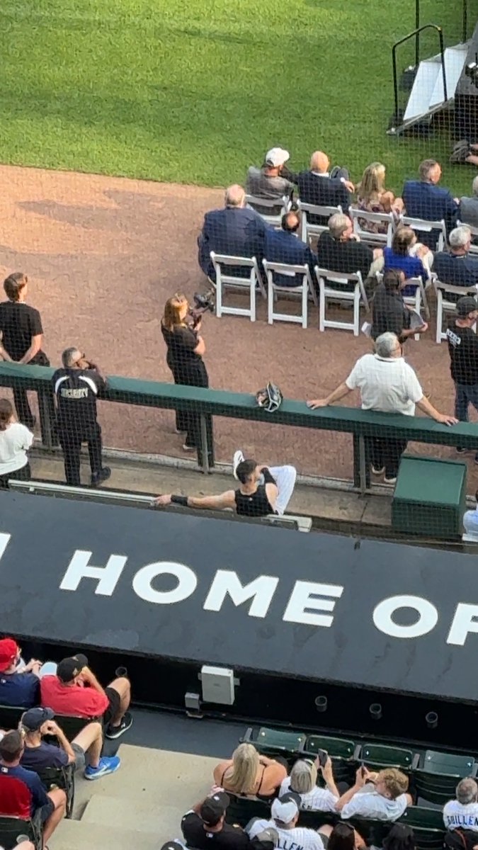 Chad_Zander's tweet photo. @ChuckGarfien  who is this? They just chilled the whole time https://t.co/x4Dso1rWn3