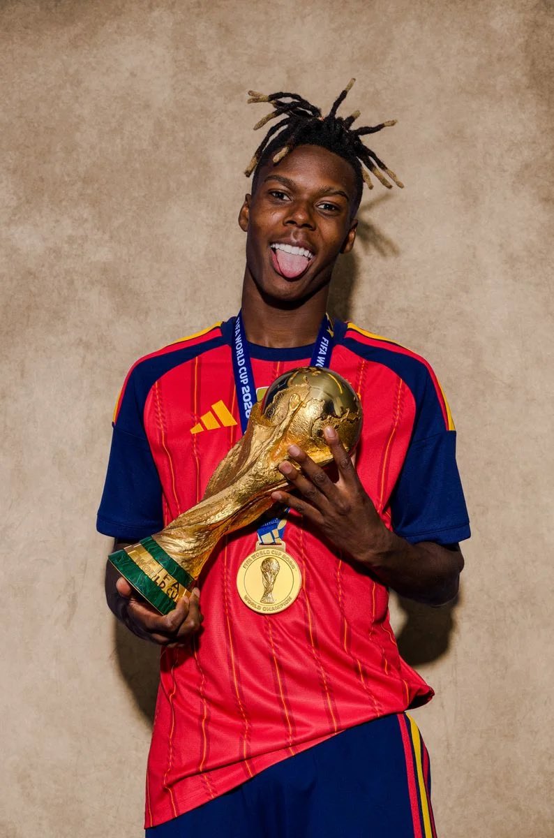 Stoffak808007's tweet photo. @EduardoHagn Let’s all remember, he’s a proven major trophy winner, Euros and World Cup trophy🏆at the age of 24. Yes I know he has injuries, but everybody gets injuries. He’s not even at his prime elite level yet 24 years old and cheaper https://t.co/RZZjLHh4x0