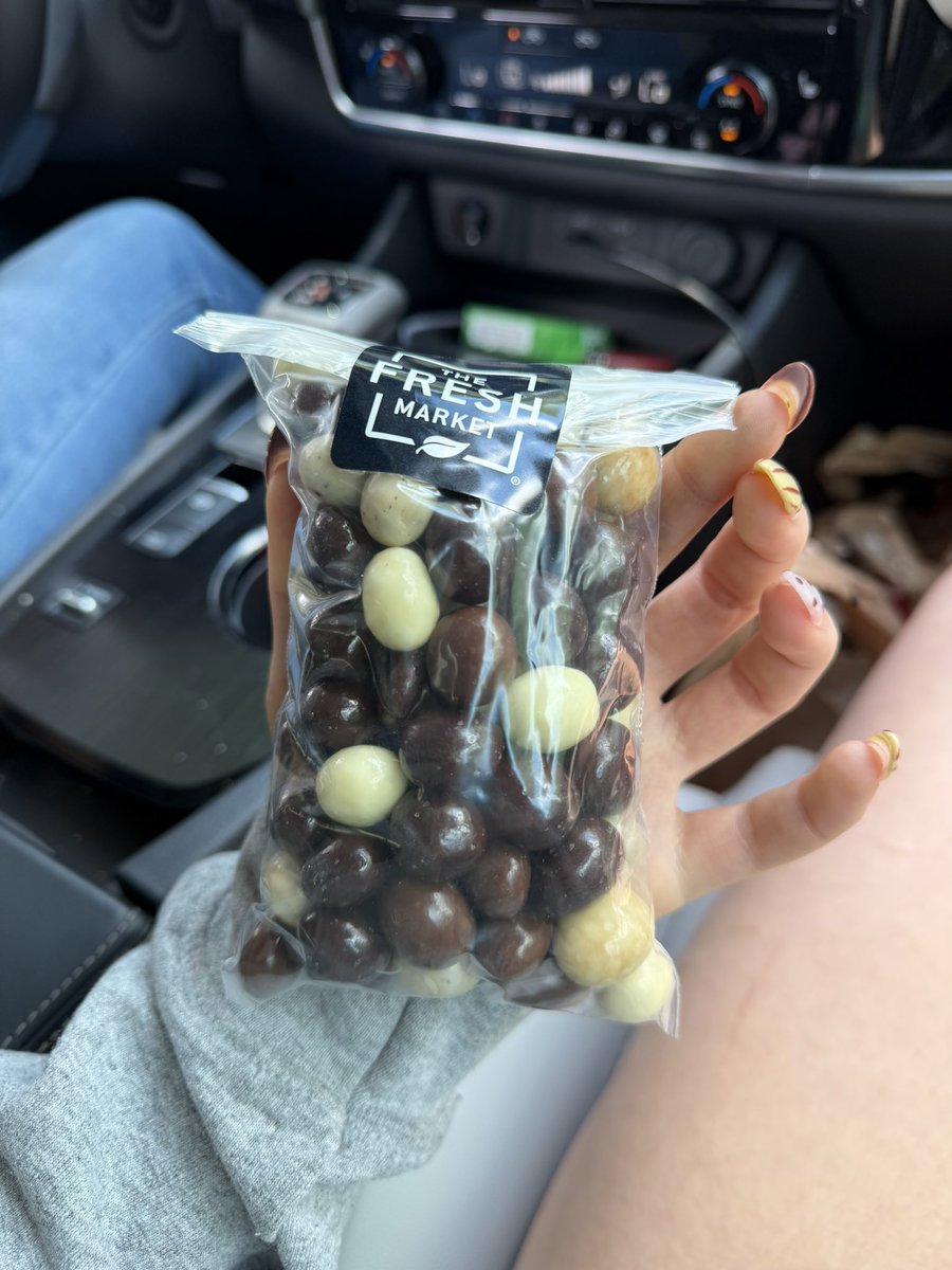 soleilastarves's tweet photo. @cherrymott YES OMFG THEYRE SO MMMMM i bought these today for my mom #yumtastic https://t.co/4fT5TNF0rN