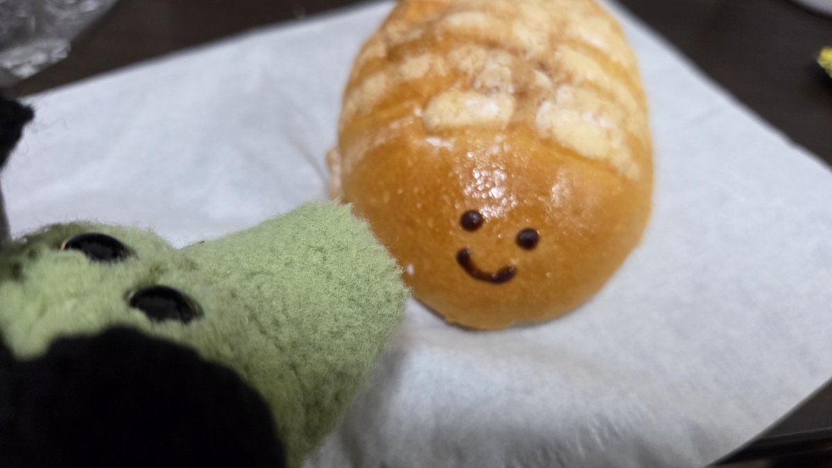 na__saaan's tweet photo. 本日の朝ごはん🍞
メケメケ

なかにチョコがたっぷし詰まってて
おいちー☺ https://t.co/fTFmdLENOd