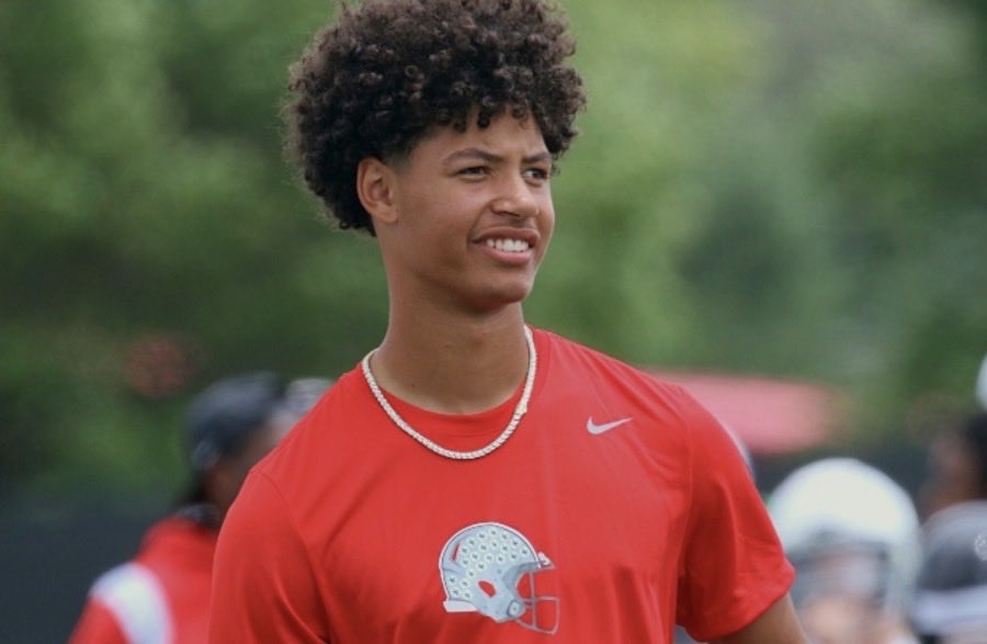 TheBuckeyeNut's tweet photo. Is the below how you see the QB room situation playing out?👀🌰

2026: Julian Sayin
2027: Tavien St. Clair
2028: Tavien St. Clair
2029: Christopher Vargas
2030: Christopher Vargas

That’s a 5-year QB succession plan featuring three elite talents.

But here’s the big question…

Would you roll with this timeline, or does someone else eventually take the job? 👀