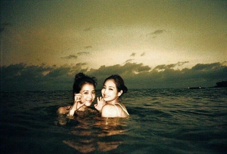 Jensoosmagic's tweet photo. 10 yılımız kutlu olsun blink ve blackpink!! 💖💖

Bunu gercekten yazmak istedim saatin biraz geç oldugunu biliyorum ama işten gelince kendimi anca toparlayabildim😔😔😔 

Pembelerimize karsi hissettiğim sevgiyi gercekten kelimelere sigdiramam. Onları tanıma, fanları olma sansjna+ https://t.co/Iq06Tffb9C