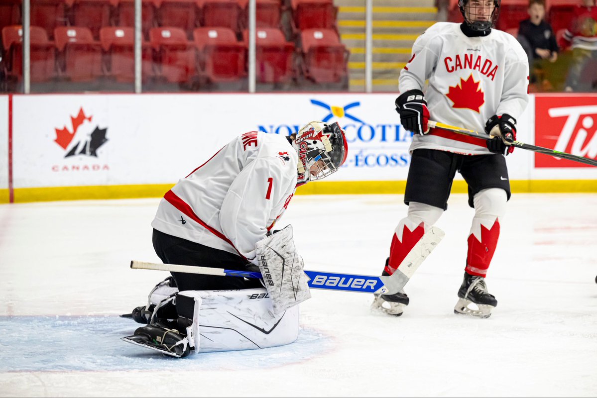 HockeyNS's tweet photo. GOING FOR GOLD 🥇

Gold is up for grabs in Edmonton as Team Canada takes on Team USA in the Hlinka Gretzky Cup final! 🏆

All the best to Stellarton's Sam Berthiaume and the entire Canadian squad! 🇨🇦

We'll be cheering you on. 🍁

📸 @HockeyCanada

#nsproud https://t.co/7vBPejbiBg