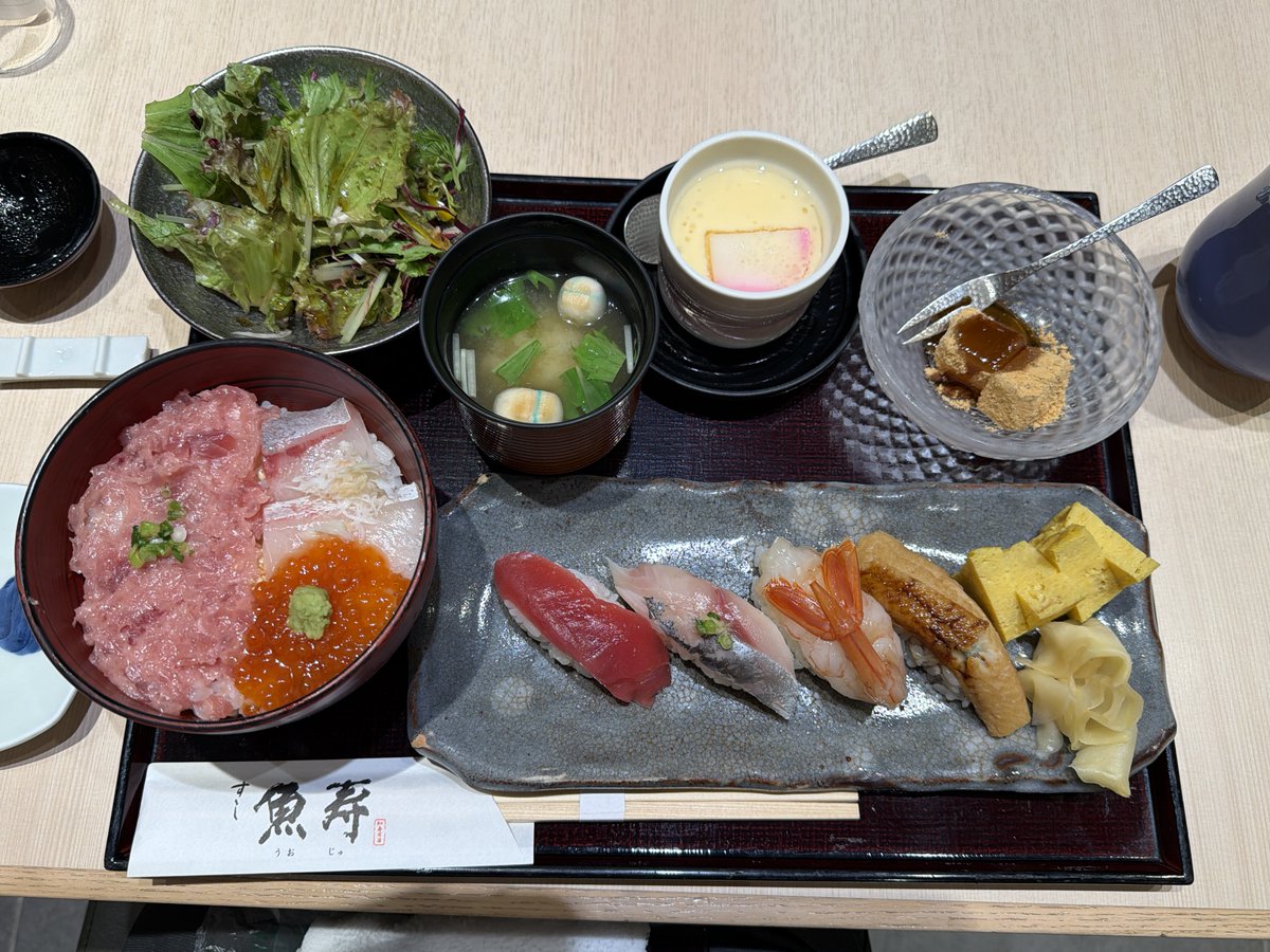 larrymonica's tweet photo. 三色丼と握り at すし魚寿 in そごう横浜店
1,790円
久しぶりに思い出した。
回らない寿司のシャリは生温かいことを。
食事後、そごうの10階のレストラン街をぐるっと見回してみた。
すると、寿司が一番安いことに気が付いた。
パスタ・ランチセットなんか2,000円超だもんね。
インフレが憎い。 https://t.co/LHkJaCEfa5