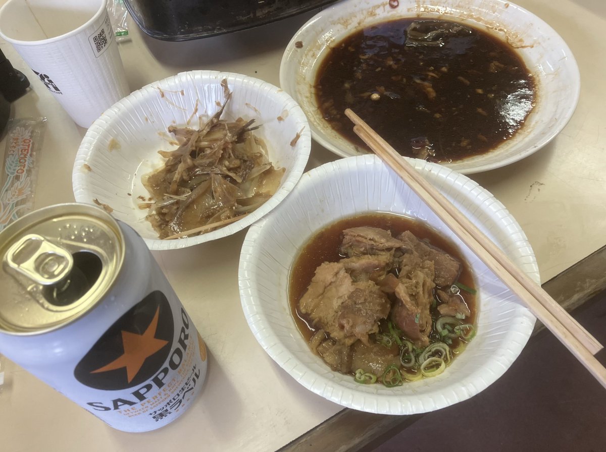 Higekaji125's tweet photo. 出社しました
朝飯はアラ煮付けの残り
チャーシューの残り
パンに液体パン
エエ、毒☠️ですわ https://t.co/8do9zv4p1w