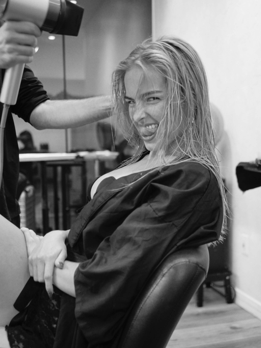 sunraehq's tweet photo. I want to love my body fiercely. So I will. I want to love who I am deeply. So I do. I believe I am beautiful. So l am

See me through Jamie. Oh, I love how you do

ouh she's a hollywood star. https://t.co/iECJxIS1dg