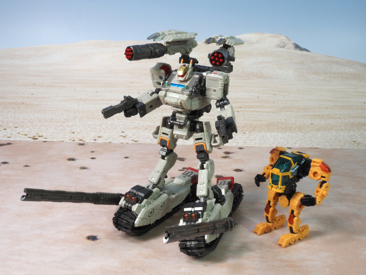 ryuu_tiger's tweet photo. ビッグパワードGV/ヴァースキャリバー再販記念の過去カスタム再掲。鎧装合体のパーツなども利用したガウ風輸送機。トレッド・チャリオットを分割して懸架してます。 https://t.co/97aIGkHzrk