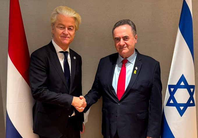 FThoseXBlockers's tweet photo. @Johnny1f9 @Jannekestad @progressiefned @VVD @D66 @HenriBontenbal .

Ach, dat doet men rondom Geert ook niet als het om steun voor die andere terreurclub gaat:

. https://t.co/bNZLINb2HB