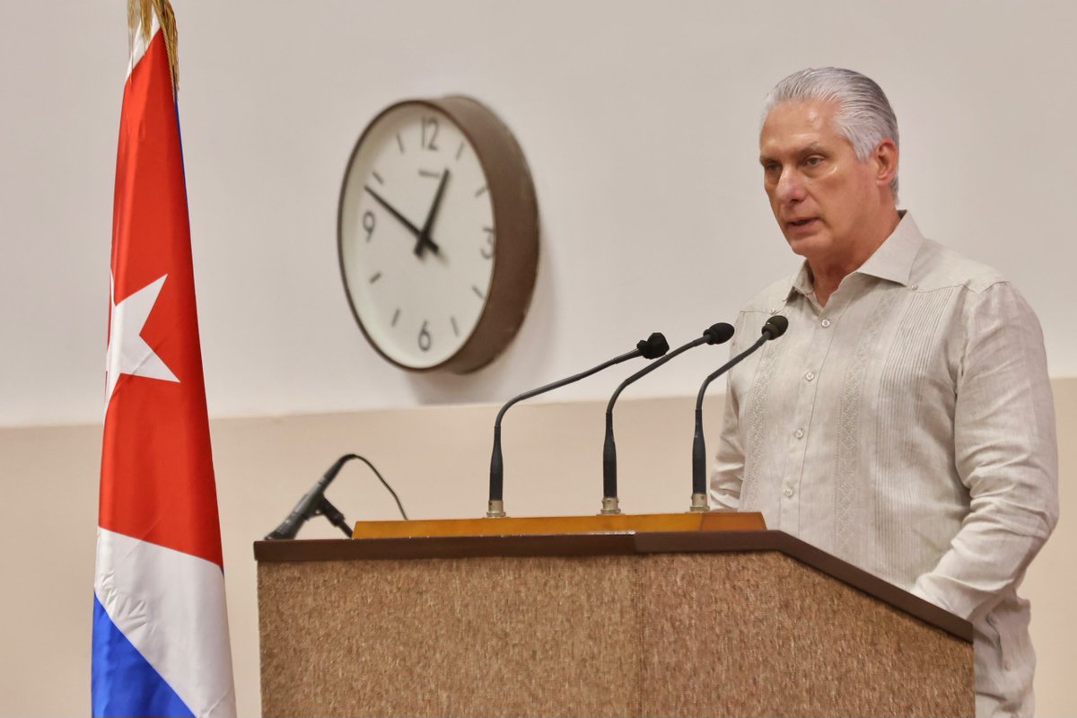 PresidenciaCuba's tweet photo. 🇨🇺| Presidente @DiazCanelB: 

"Ante la ofensiva imperialista y la crisis estructural del  capitalismo, los partidos comunistas y obreros están llamados a ser la vanguardia".

🔗| Compartimos en el enlace un resumen de sus palabras en #24EIPCO.

https://t.co/2hizKTWnTk https://t.co/QHzefRIsgS