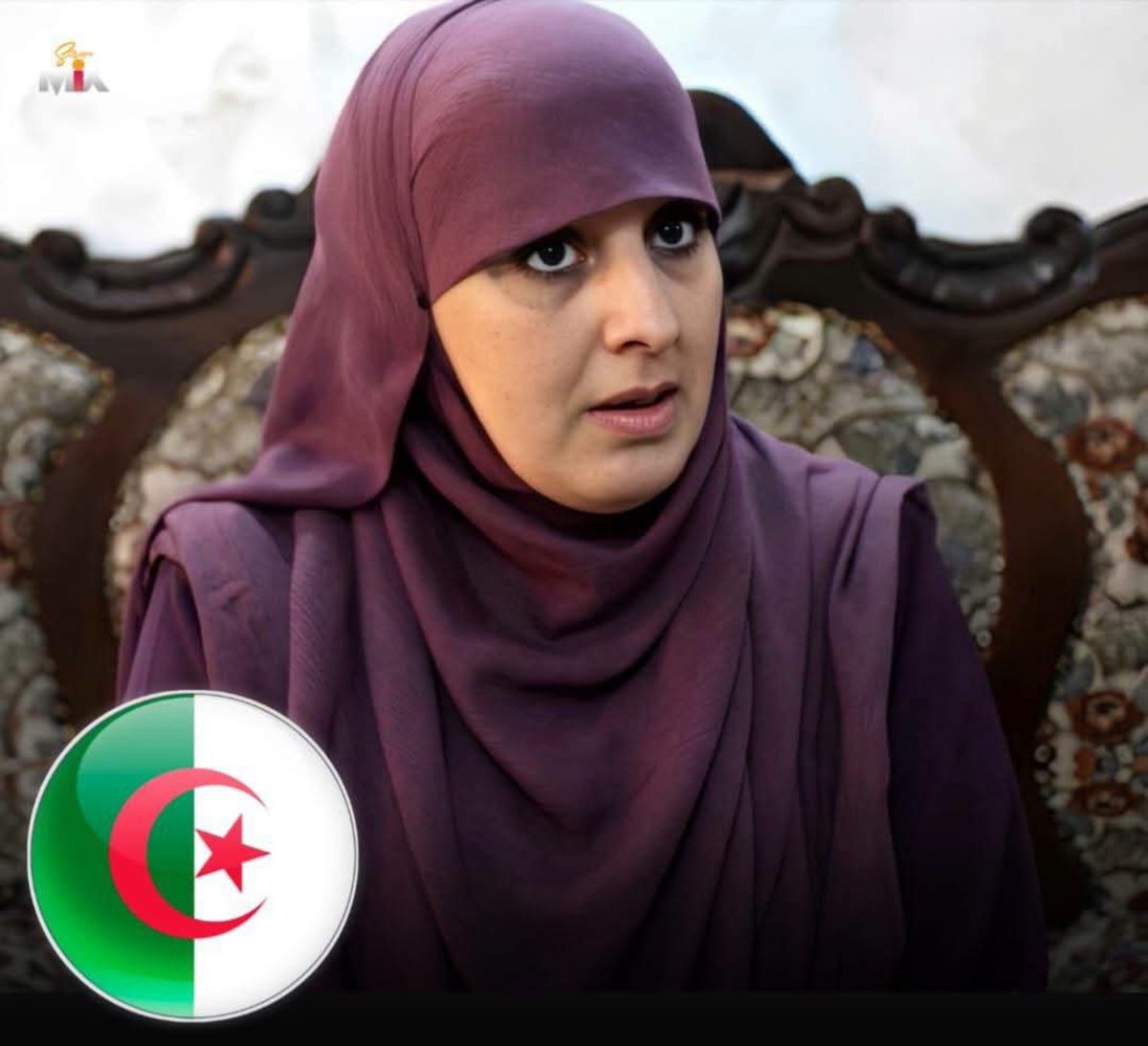 ScreenMix's tweet photo. إمرأة جزائرية تدعى  حورية فقدت اولادها الثمانية ، وبعدها فقدت زوجها، وبعدها تم تشخصيها بالسرطان فحولت حزنها وإبتلاءها إلى فعل عظيم 

حيث عاشت على فطرة حب اليتامى ولتحول ألمها إلى طاقة قامت بمساعدة اليتامى والمساكين وأصبحت لقبها أم اليتامى
 
ولم تكتفي بهذا فقط بل أيضا تقوم مع قدوم كل فصل صيف لتحضيرات زفاف الجماعي لتزويج الشباب وكأنهم أبناؤها، 

فتتكفل بكل تفاصيل التجهيزات للزفاف، من تأثيث غرف العرسان إلى دفع المهر، وصولاً إلى دعوة المعازيم، وإقامة الفرح.  

ومؤخرا  تم تكريمها من طرف سكان سطيف على متن شاشة كبيرة تقديرا لأفعالها الجميلة